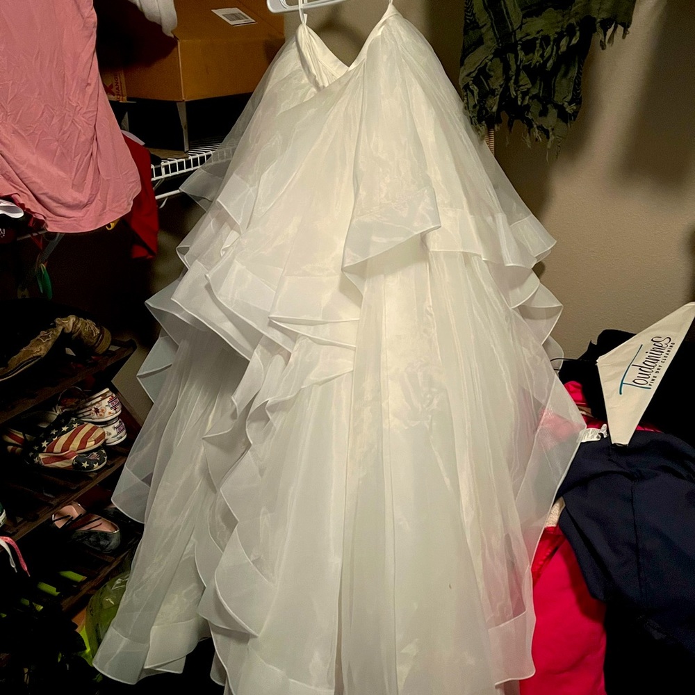 Allure Bridals A2013 bridal skirt NWOT( toddler tore it off)